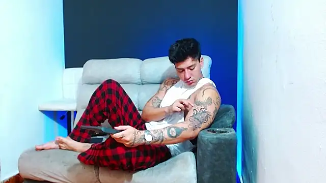 JUSTIN FULLER1 online show from April 2026 06:33:02 PM