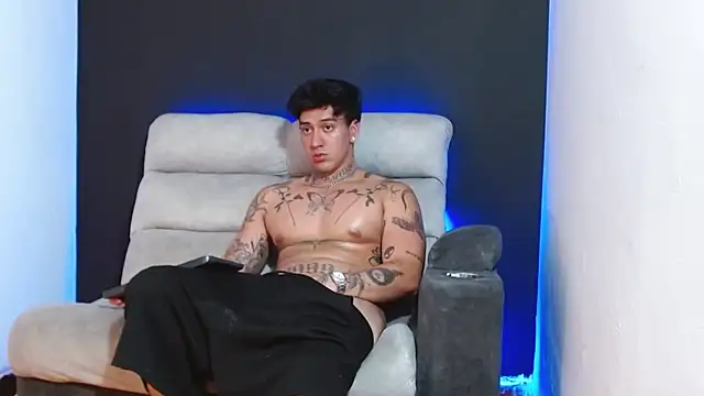 JUSTIN FULLER1 online show from December 2025 08:28:02 AM