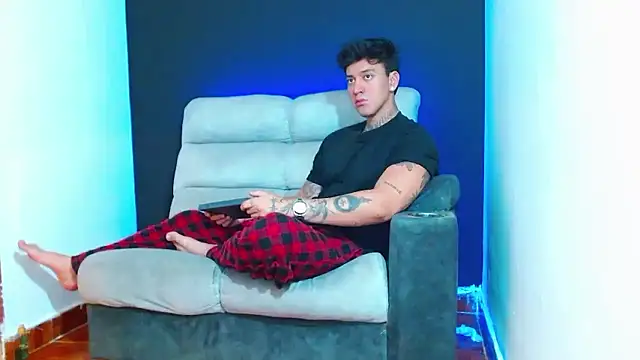 JUSTIN FULLER1 online show from January 2026 06:26:01 PM