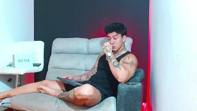 JUSTIN FULLER1 online show from February 2026 09:01:01 PM