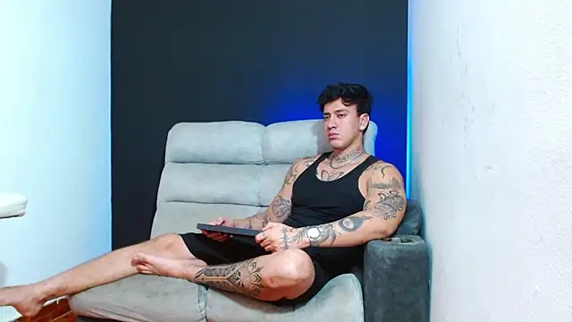 Snapshot of JUSTIN_FULLER1 chatting on June 2026 04:32:01 AM JUSTIN FULLER1 online show from June 2026 04:32:01 AM