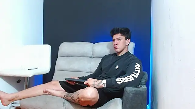 JUSTIN FULLER1 online show from March 2026 10:17:02 PM