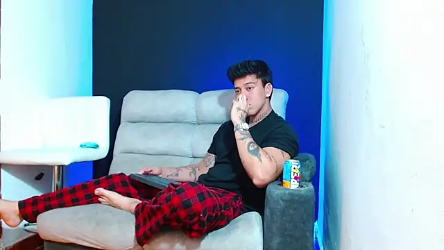 JUSTIN FULLER1 online show from February 2026 10:20:01 PM