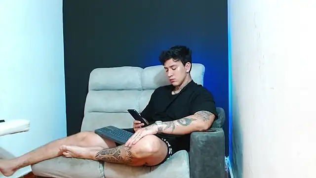 Snapshot of JUSTIN_FULLER1 chatting on June 2026 01:00:01 AM JUSTIN FULLER1 online show from June 2026 01:00:01 AM