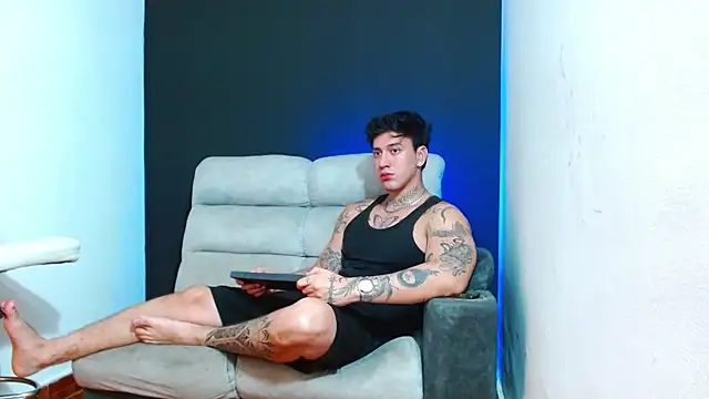Snapshot of JUSTIN_FULLER1 chatting on June 2026 12:44:02 AM JUSTIN FULLER1 online show from June 2026 12:44:02 AM