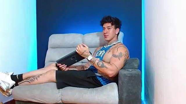 JUSTIN FULLER1 online show from December 2025 12:11:01 AM