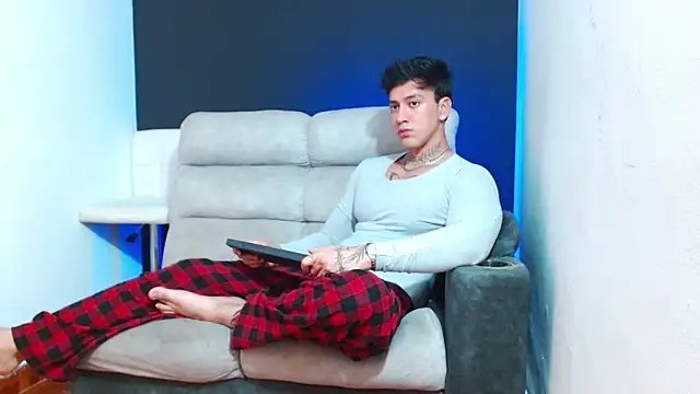 JUSTIN FULLER1 online show from April 2026 12:36:02 AM