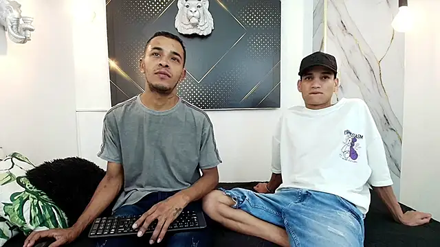 Snapshot of JordanAndAndrew chatting on November 2025 08:25:01 PM JordanAndAndrew online show from November 2025 08:25:01 PM