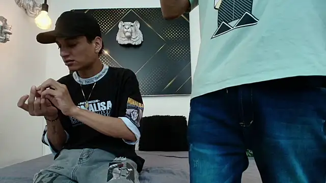 Snapshot of JordanAndAndrew chatting on November 2025 08:31:02 PM JordanAndAndrew online show from November 2025 08:31:02 PM