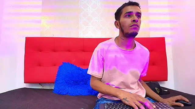 Snapshot of JordanAndAndrew chatting on November 2025 09:26:02 PM JordanAndAndrew online show from November 2025 09:26:02 PM