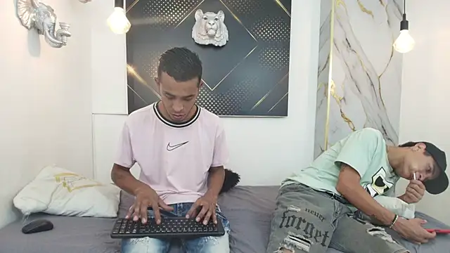 Snapshot of JordanAndAndrew chatting on November 2025 08:12:01 PM JordanAndAndrew online show from November 2025 08:12:01 PM