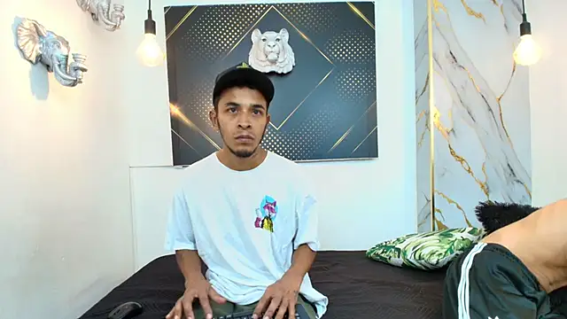 Snapshot of JordanAndAndrew chatting on December 2025 09:34:01 PM JordanAndAndrew online show from December 2025 09:34:01 PM