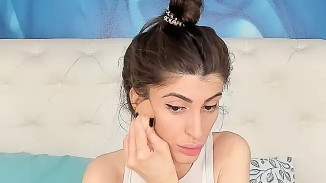 Snapshot of SkinnyDolly chatting on November 2025 03:11:02 AM SkinnyDolly online show from November 2025 03:11:02 AM