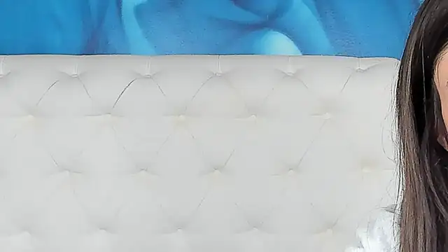 SkinnyDolly online show from April 2026 02:53:01 AM