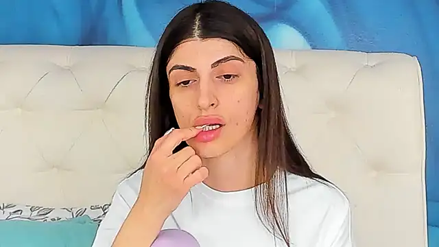 Snapshot of SkinnyDolly chatting on June 2026 02:05:02 AM SkinnyDolly online show from June 2026 02:05:02 AM