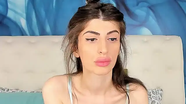 Snapshot of SkinnyDolly chatting on November 2025 03:10:02 AM SkinnyDolly online show from November 2025 03:10:02 AM