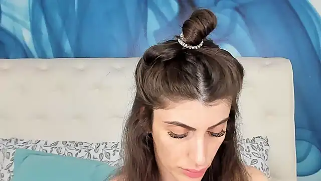 Snapshot of SkinnyDolly chatting on November 2025 03:05:02 AM SkinnyDolly online show from November 2025 03:05:02 AM