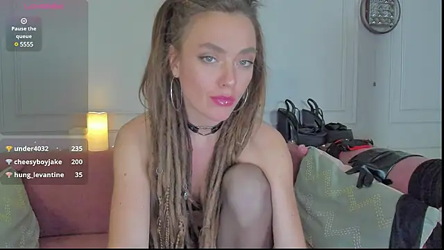 Snapshot of KellyFouler chatting on January 2025 05:02:02 PM KellyFouler online show from January 2025 05:02:02 PM