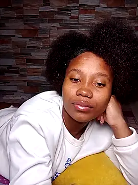 Abril Storm online show from October 2025 06:47:02 AM