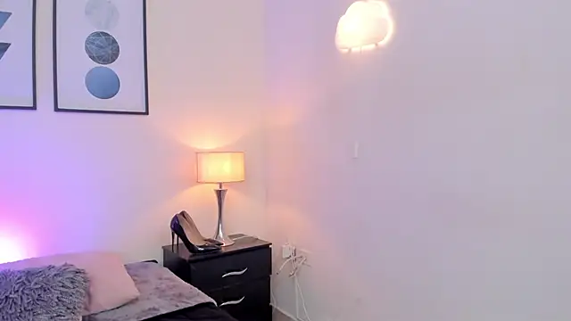 JulianaWaldo online show from November 2025 03:23:02 PM