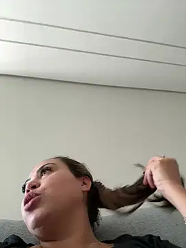 lariic online show from March 2026 01:28:02 PM