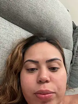 lariic online show from April 2026 01:01:02 AM