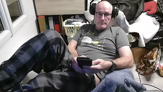 bogland33 online show from November 2025 08:09:02 PM