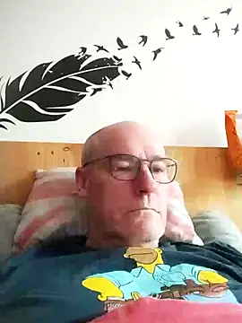 Snapshot of bogland33 chatting on June 2026 06:20:01 PM bogland33 online show from June 2026 06:20:01 PM