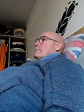 bogland33 online show from November 2025 01:56:01 PM