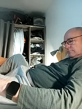 bogland33 online show from April 2026 06:58:01 PM