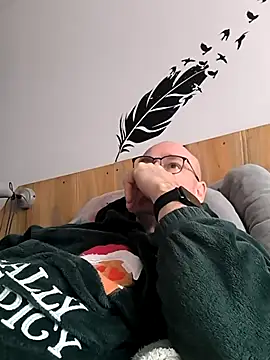 bogland33 online show from November 2025 12:38:01 PM