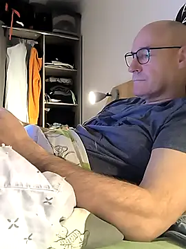 bogland33 online show from December 2025 08:03:01 PM