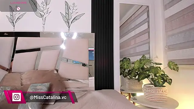 miss catalinaa online show from May 2026 12:14:01 PM