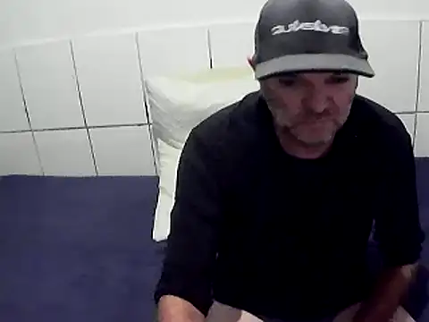 Snapshot of pierdona chatting on April 2026 02:14:01 PM pierdona online show from April 2026 02:14:01 PM