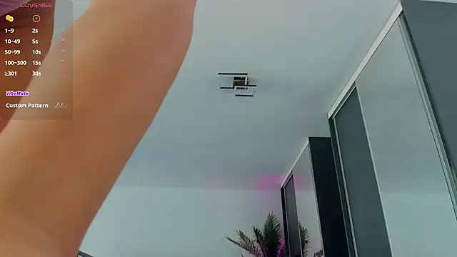 CurlyAnt0 online show from December 2025 07:19:01 AM