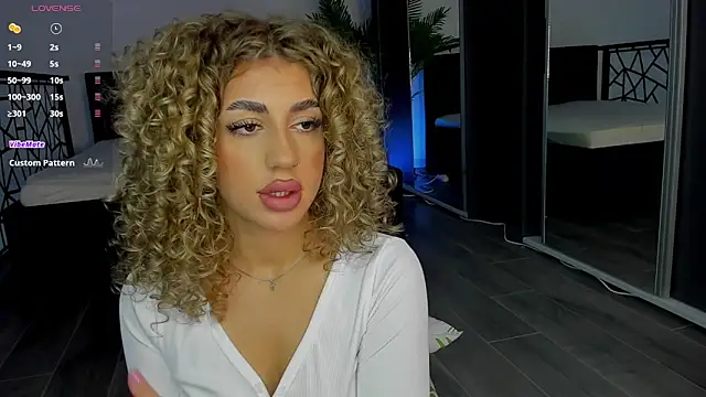 CurlyAnt0 online show from December 2025 08:38:01 AM