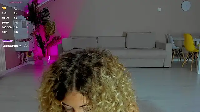 CurlyAnt0 online show from November 2025 07:56:02 AM