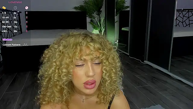 CurlyAnt0 online show from January 2026 07:04:01 AM