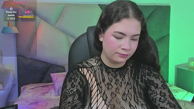 KarenPautt online show from May 2026 11:46:02 PM