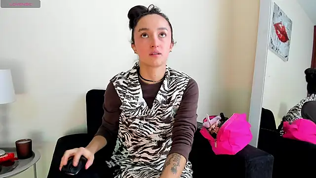 its  angelica  online show from April 2026 06:33:01 PM