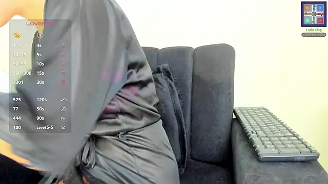 its  angelica  online show from January 2026 06:58:01 PM