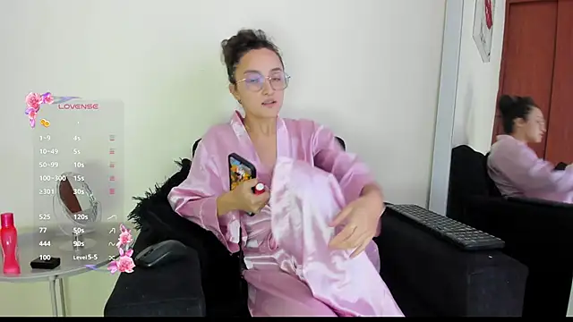 its  angelica  online show from October 2025 06:08:02 PM