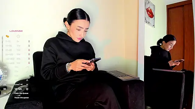 victoria  lace  online show from December 2025 10:53:02 PM