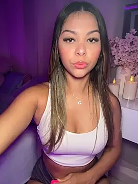 tuckersabrina online show from April 2026 12:20:01 PM