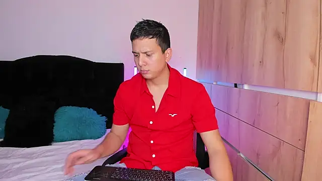 Snapshot of ANDREZALVAREZ chatting on November 2025 08:34:01 PM ANDREZALVAREZ online show from November 2025 08:34:01 PM