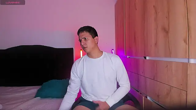 Snapshot of ANDREZALVAREZ chatting on November 2025 07:19:02 PM ANDREZALVAREZ online show from November 2025 07:19:02 PM