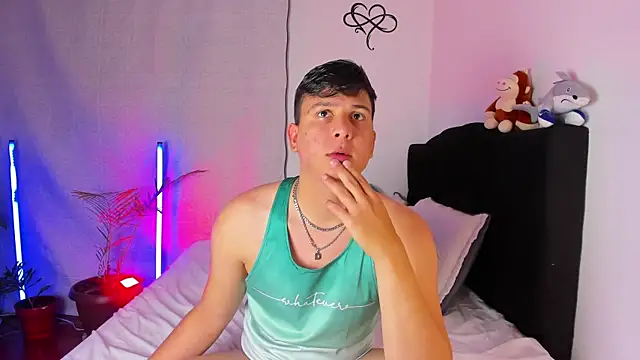 ANDREZALVAREZ online show from April 2026 05:42:01 PM