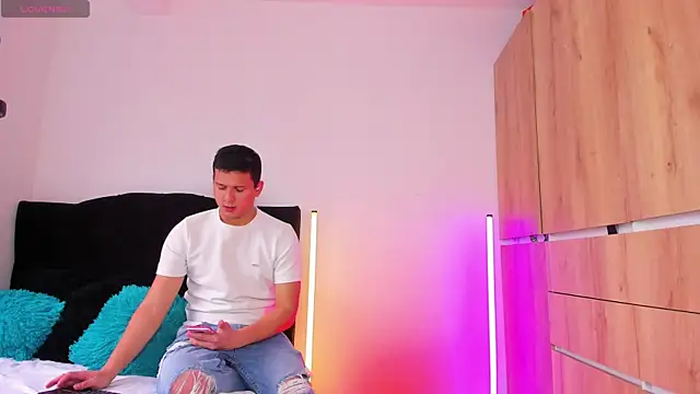 Snapshot of ANDREZALVAREZ chatting on November 2025 08:57:02 PM ANDREZALVAREZ online show from November 2025 08:57:02 PM