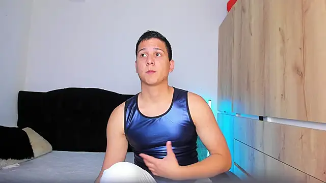 Snapshot of ANDREZALVAREZ chatting on October 2025 10:54:02 PM ANDREZALVAREZ online show from October 2025 10:54:02 PM