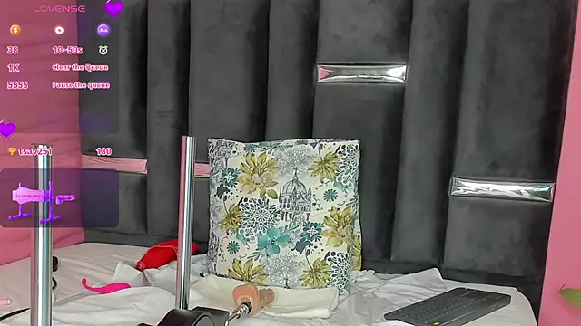 kinky polar online show from February 2025 05:29:01 AM